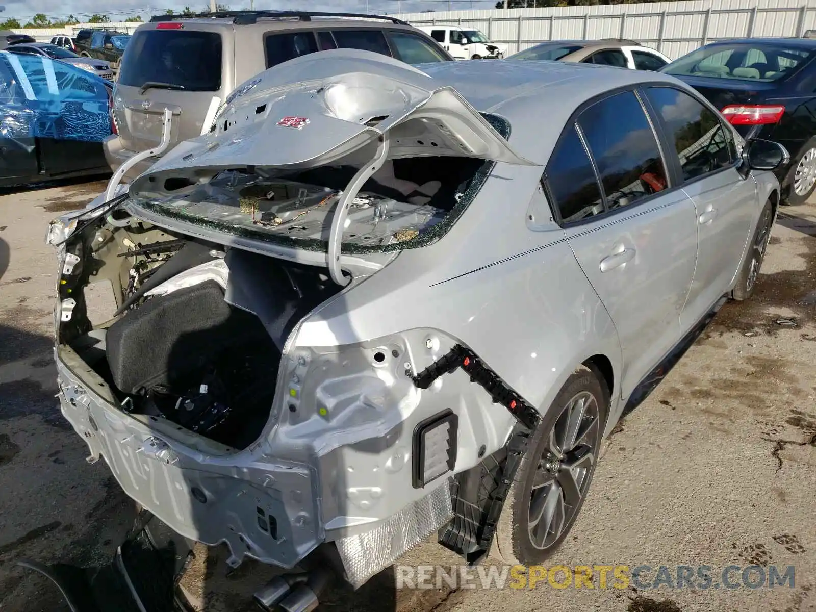 4 Photograph of a damaged car 5YFS4RCE1LP047296 TOYOTA COROLLA 2020