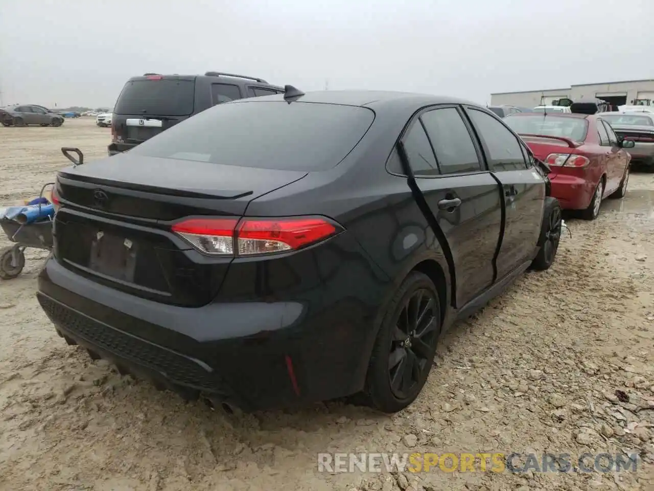 4 Photograph of a damaged car 5YFS4RCE1LP048996 TOYOTA COROLLA 2020