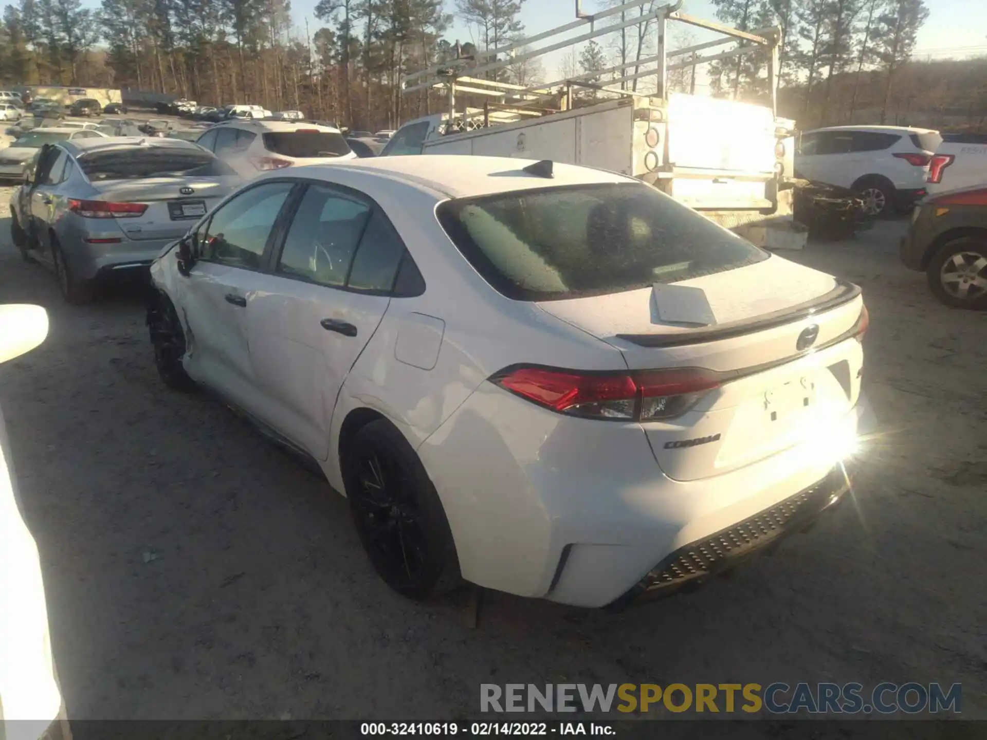 3 Photograph of a damaged car 5YFS4RCE1LP050750 TOYOTA COROLLA 2020