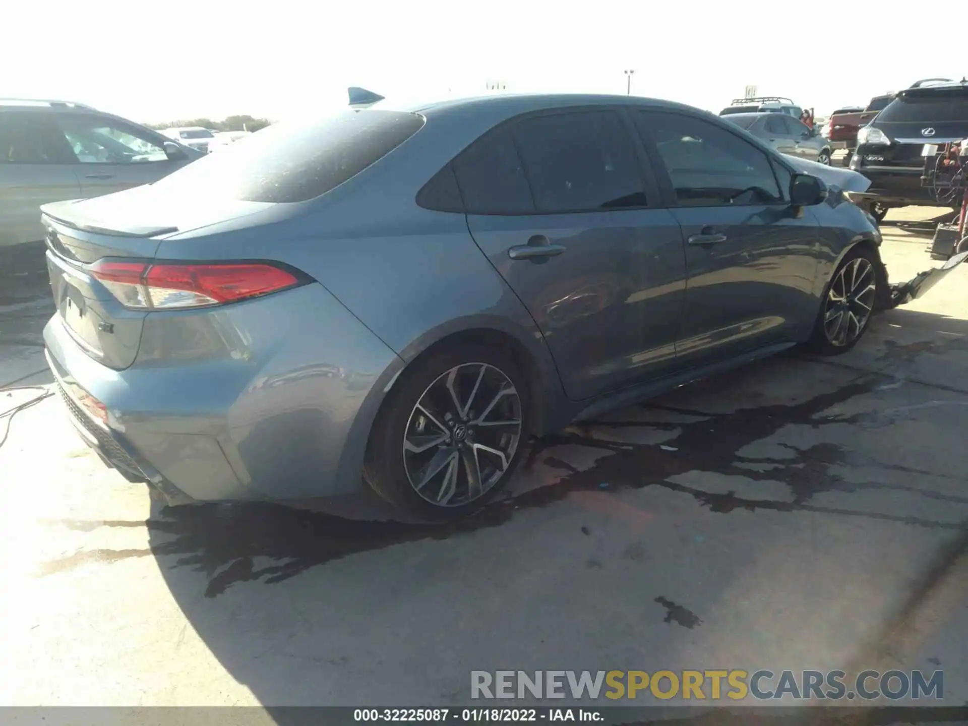 4 Photograph of a damaged car 5YFS4RCE1LP050814 TOYOTA COROLLA 2020