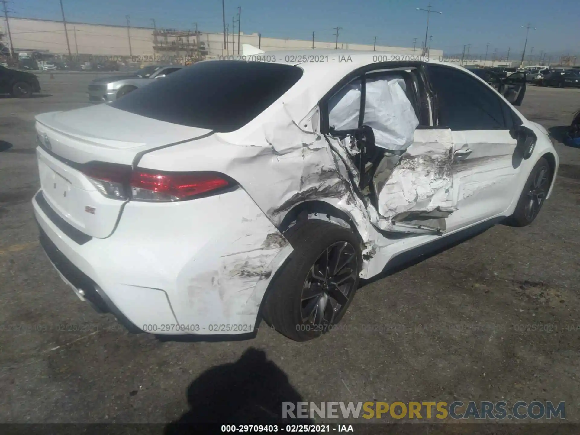 4 Photograph of a damaged car 5YFS4RCE1LP051607 TOYOTA COROLLA 2020