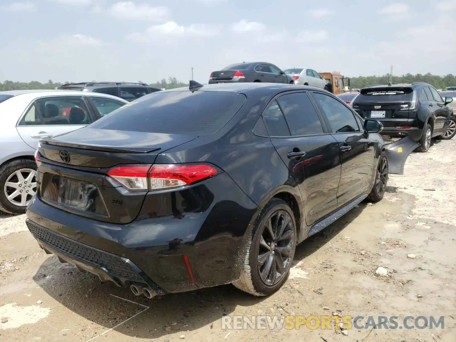 4 Photograph of a damaged car 5YFS4RCE1LP051641 TOYOTA COROLLA 2020