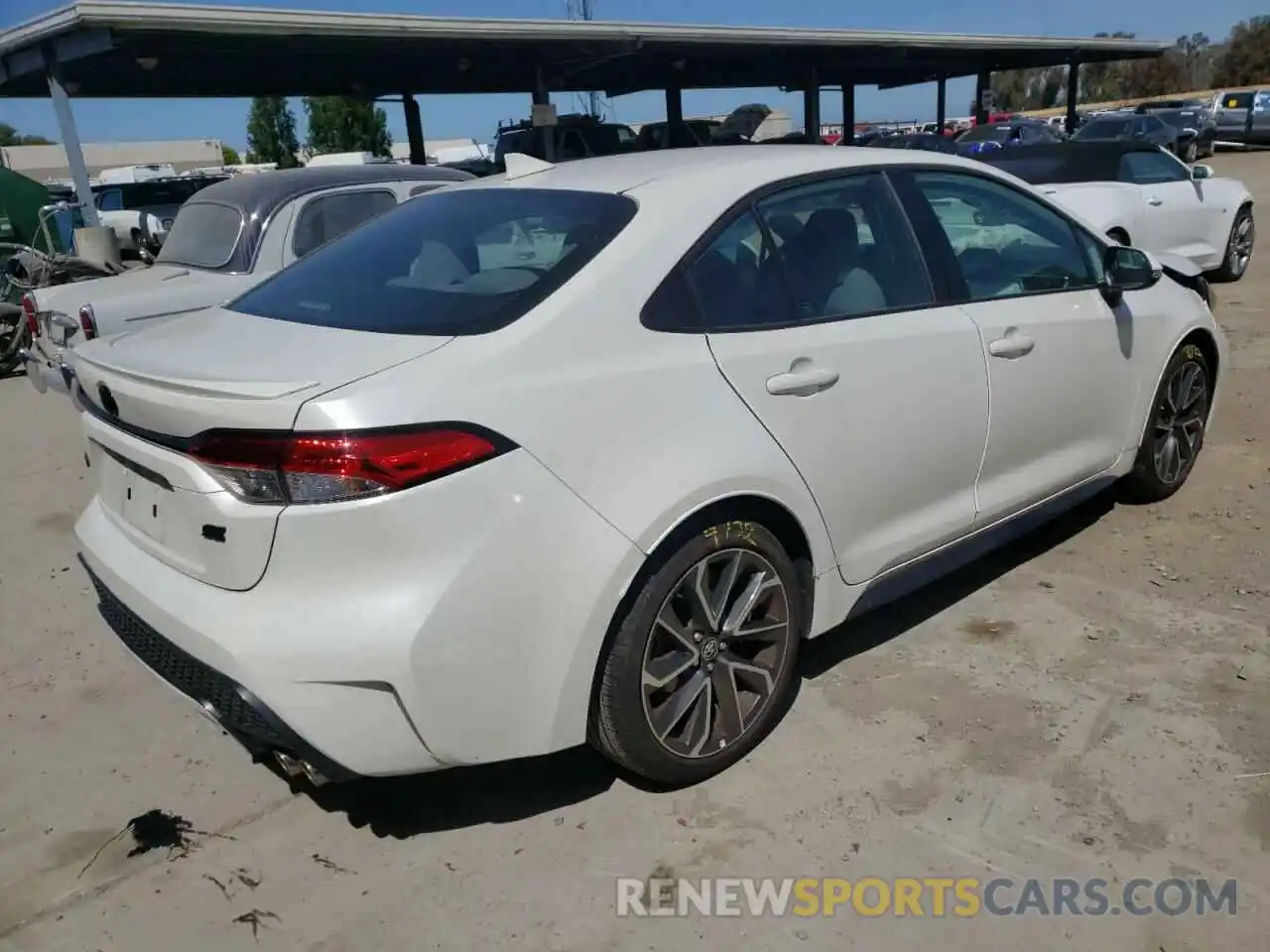 4 Photograph of a damaged car 5YFS4RCE1LP051686 TOYOTA COROLLA 2020