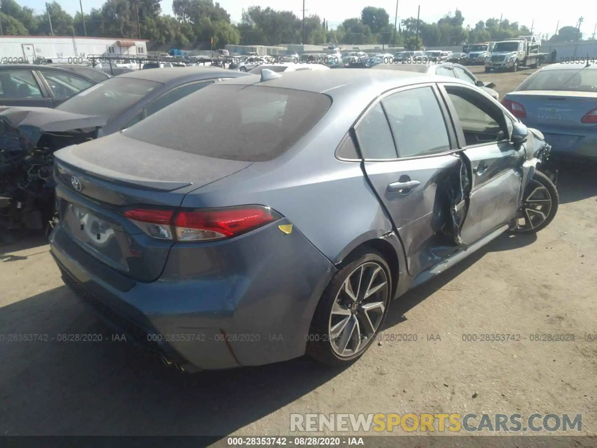 4 Photograph of a damaged car 5YFS4RCE1LP054555 TOYOTA COROLLA 2020