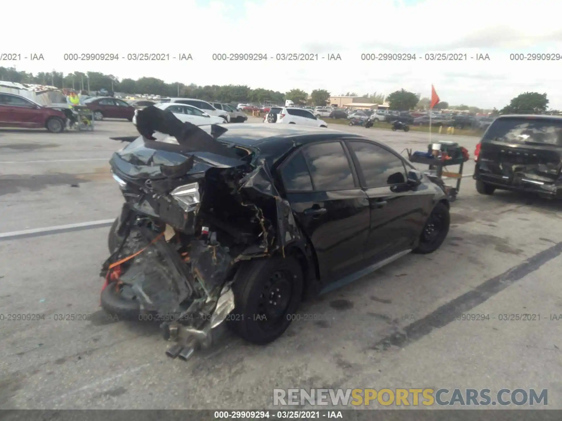 4 Photograph of a damaged car 5YFS4RCE1LP055608 TOYOTA COROLLA 2020