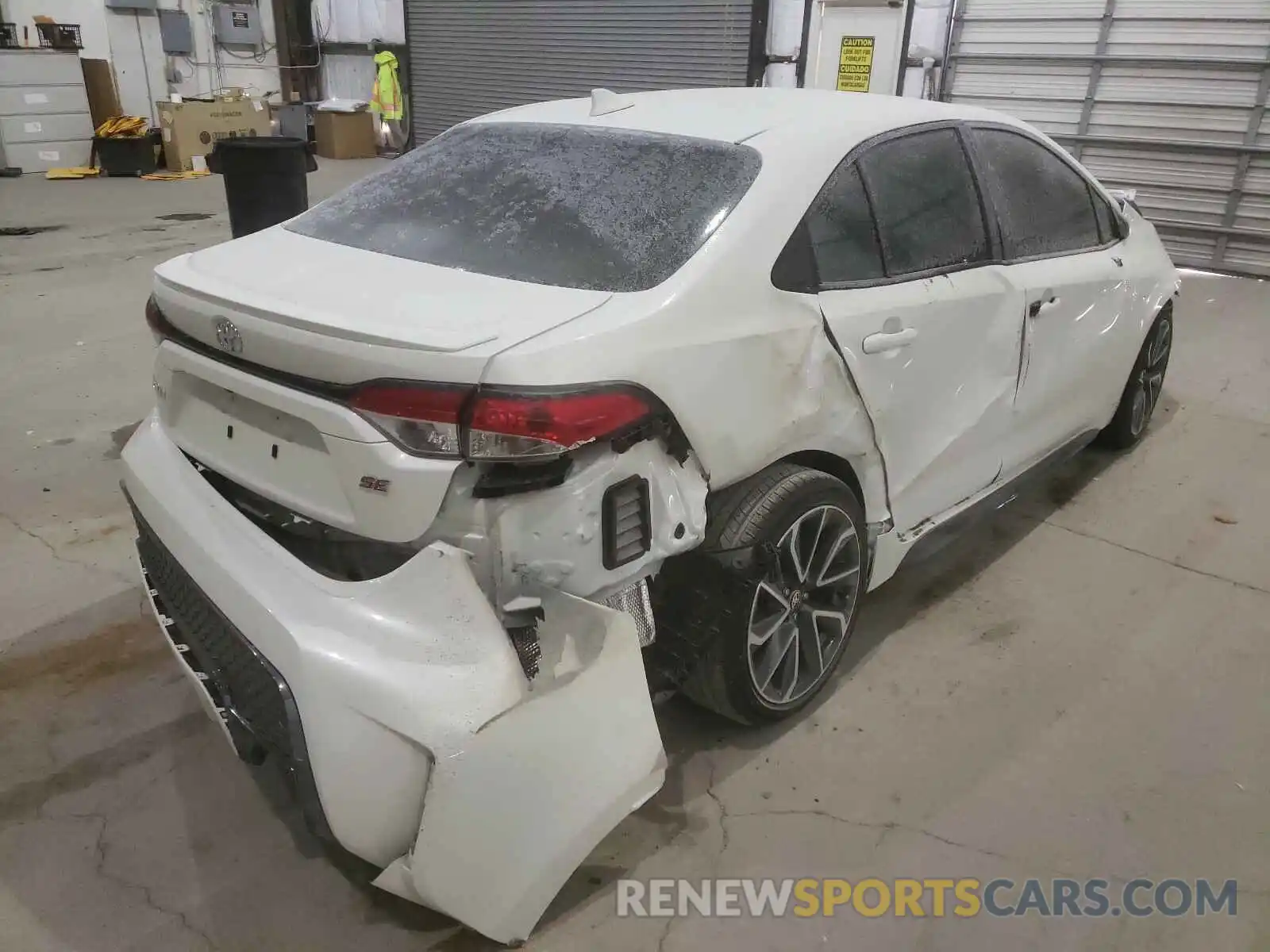 4 Photograph of a damaged car 5YFS4RCE1LP055754 TOYOTA COROLLA 2020