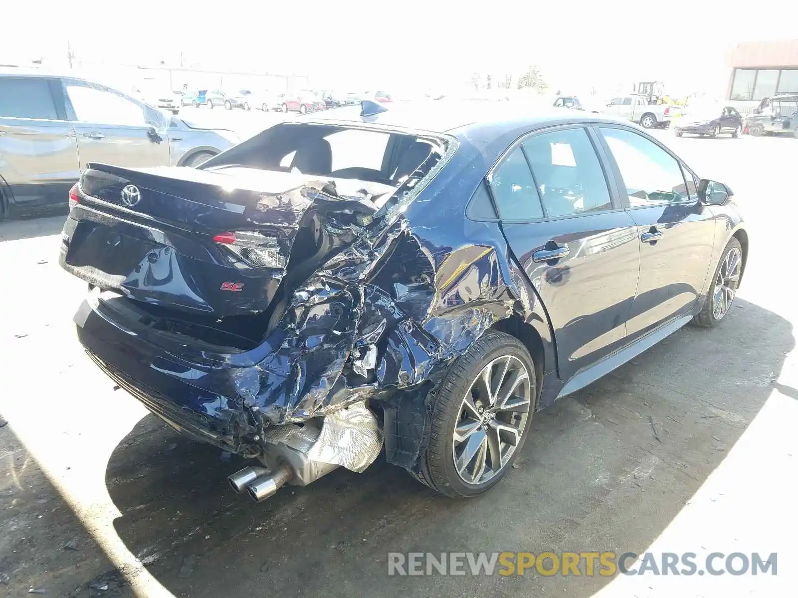 4 Photograph of a damaged car 5YFS4RCE1LP055799 TOYOTA COROLLA 2020