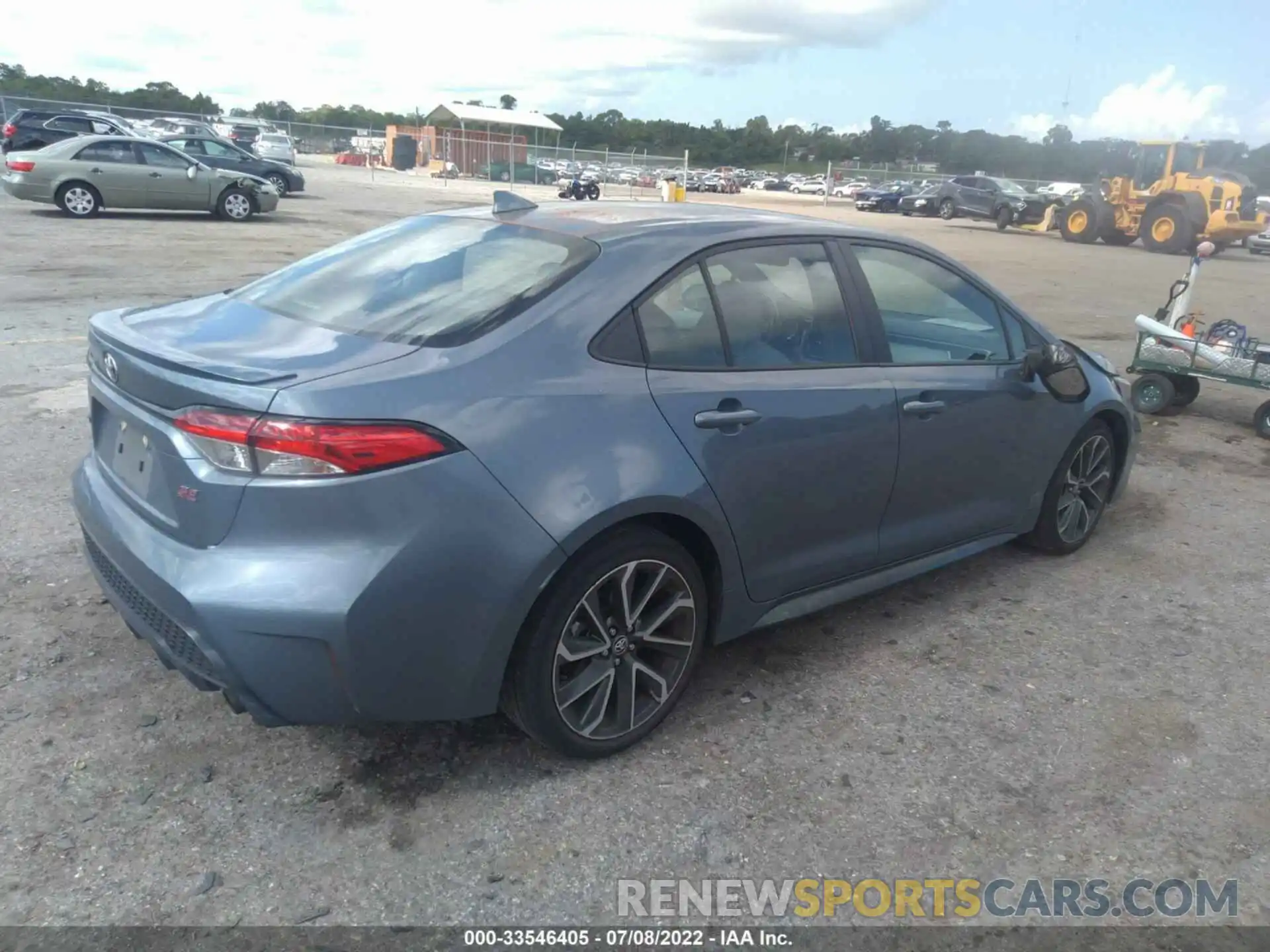 4 Photograph of a damaged car 5YFS4RCE1LP056483 TOYOTA COROLLA 2020