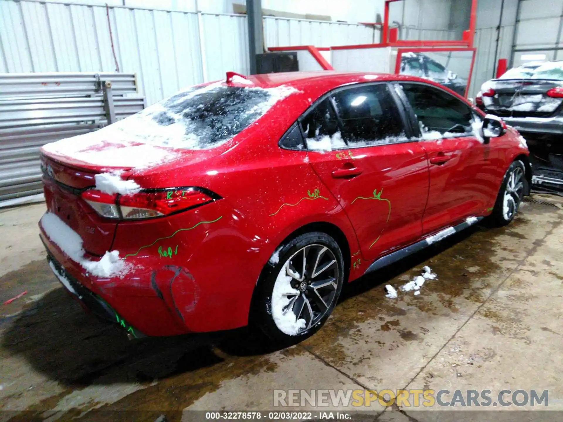 4 Photograph of a damaged car 5YFS4RCE2LP002450 TOYOTA COROLLA 2020