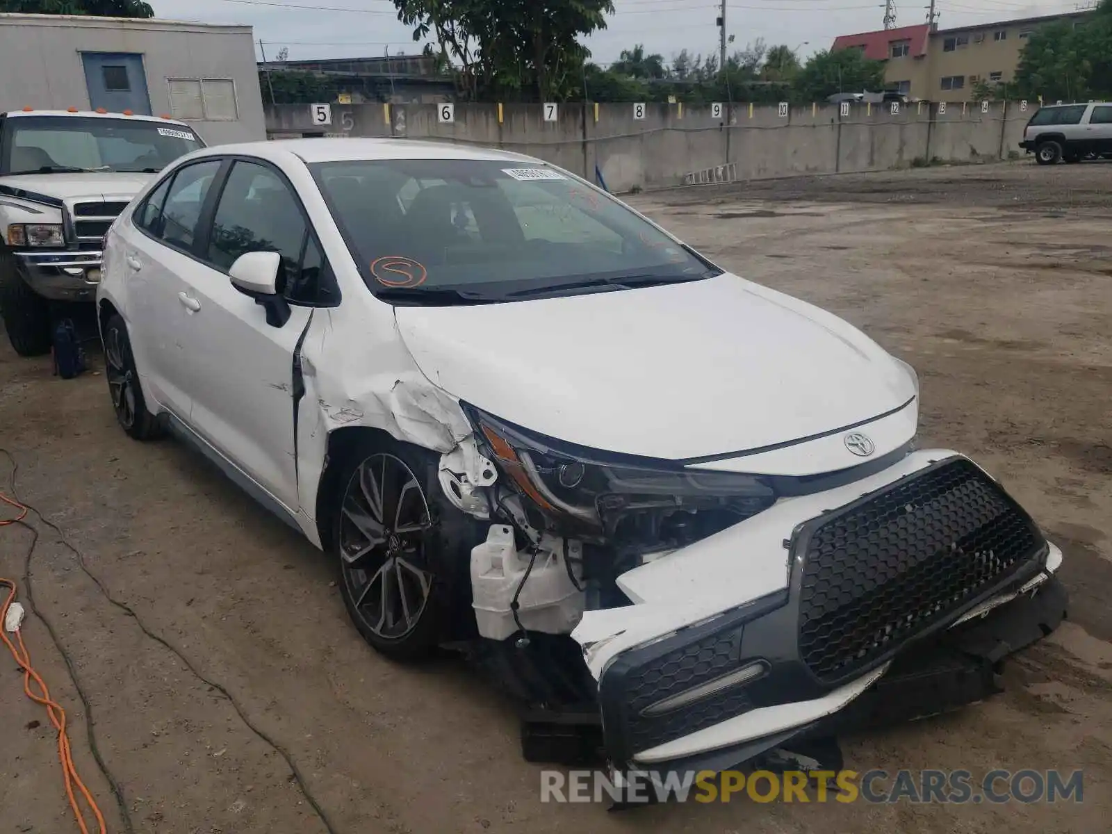 1 Photograph of a damaged car 5YFS4RCE2LP008121 TOYOTA COROLLA 2020