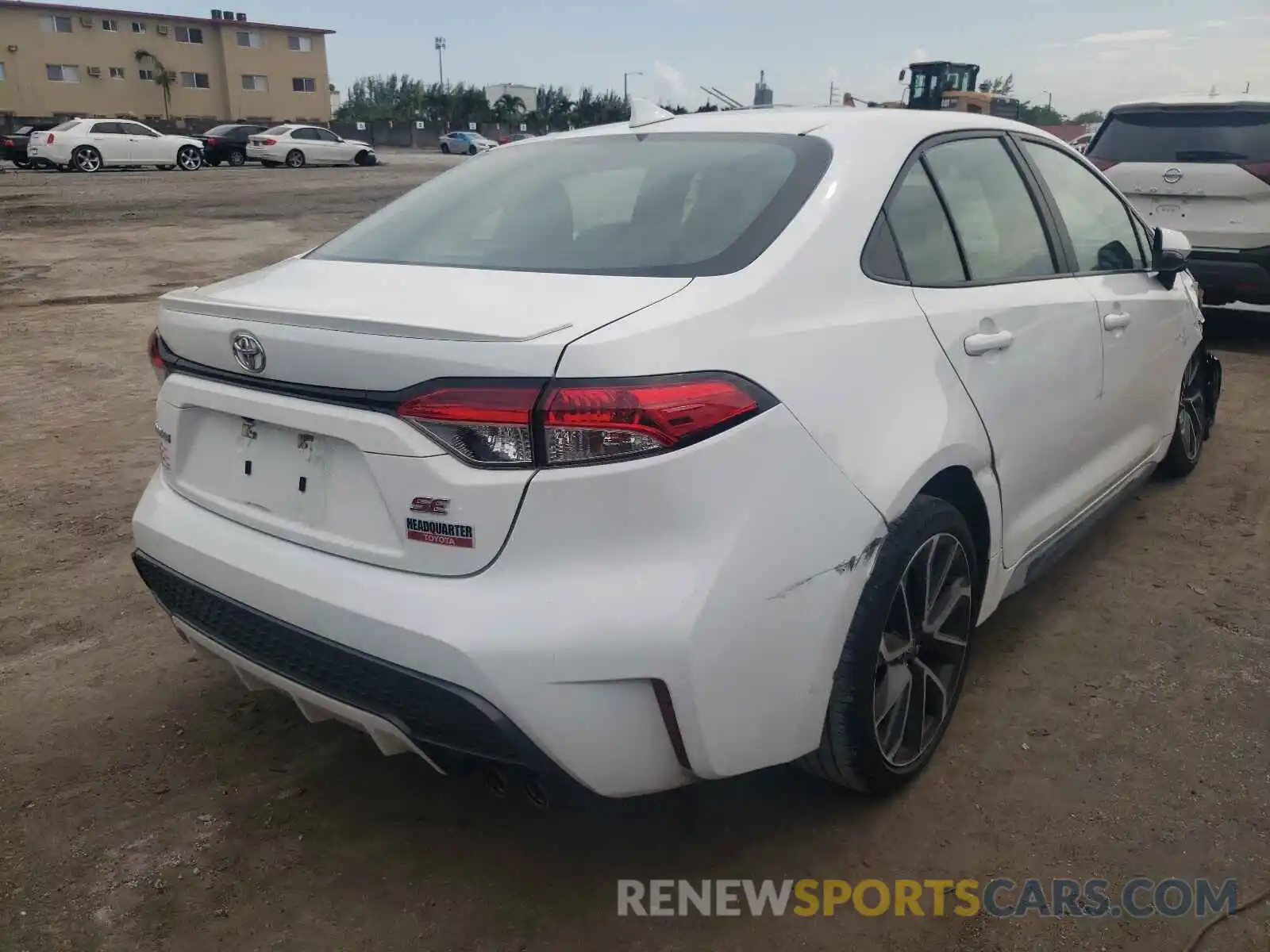 4 Photograph of a damaged car 5YFS4RCE2LP008121 TOYOTA COROLLA 2020