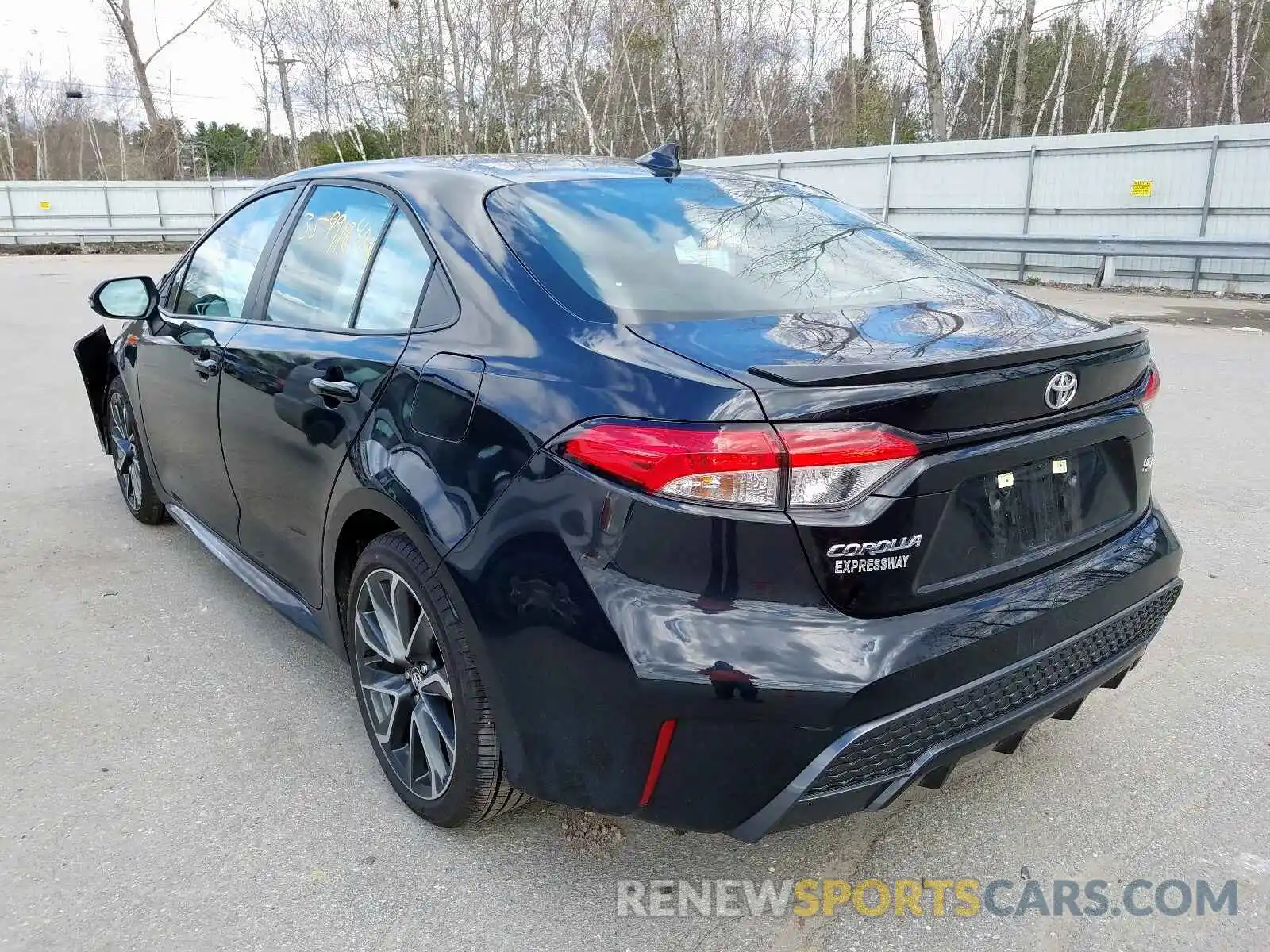 3 Photograph of a damaged car 5YFS4RCE2LP011682 TOYOTA COROLLA 2020