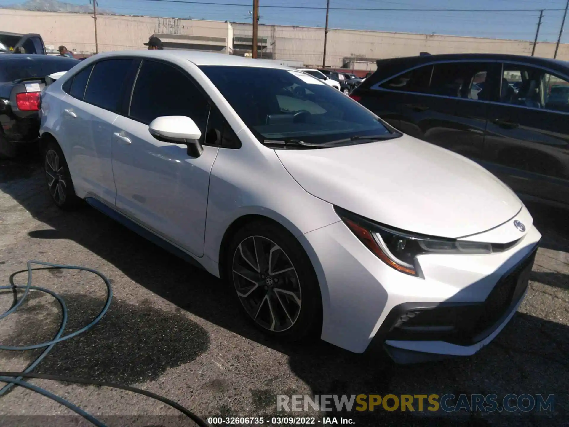 1 Photograph of a damaged car 5YFS4RCE2LP014260 TOYOTA COROLLA 2020