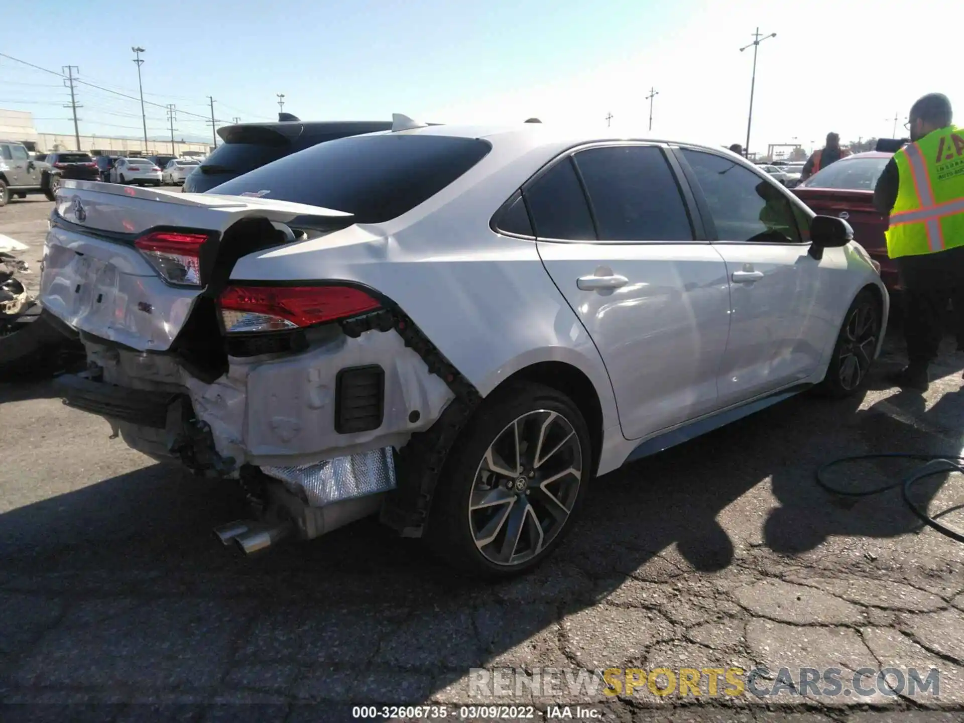 4 Photograph of a damaged car 5YFS4RCE2LP014260 TOYOTA COROLLA 2020