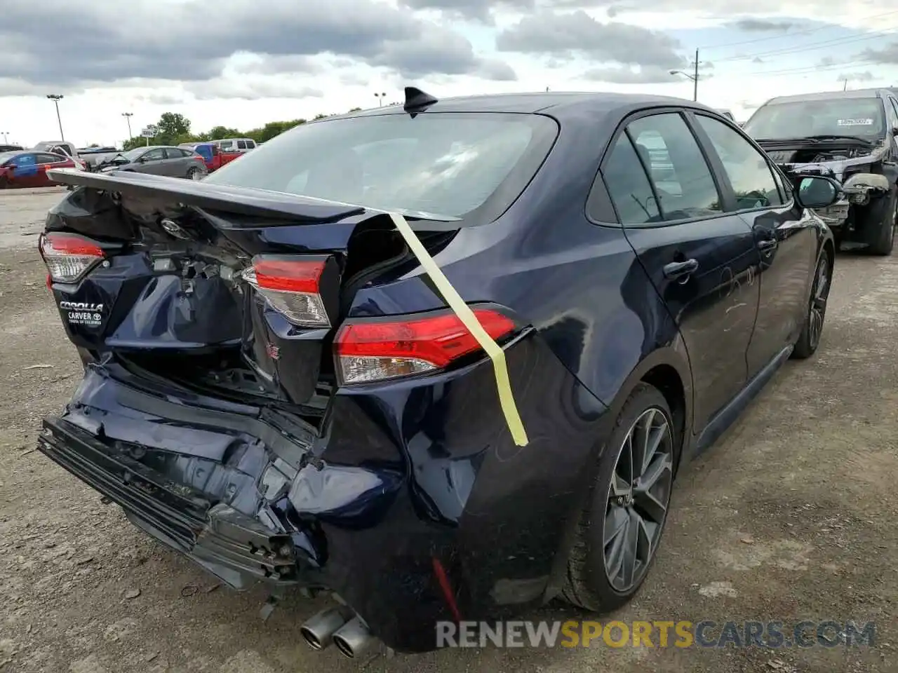 4 Photograph of a damaged car 5YFS4RCE2LP014825 TOYOTA COROLLA 2020