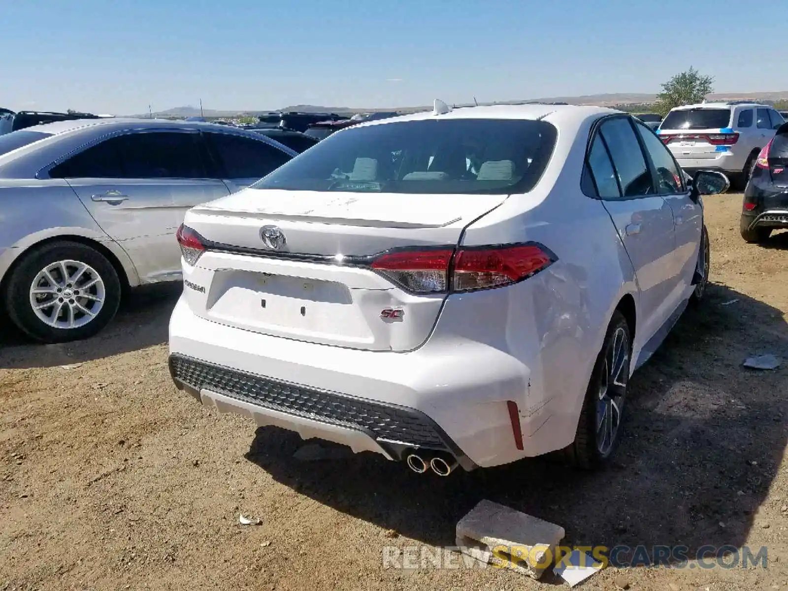 4 Photograph of a damaged car 5YFS4RCE2LP016073 TOYOTA COROLLA 2020