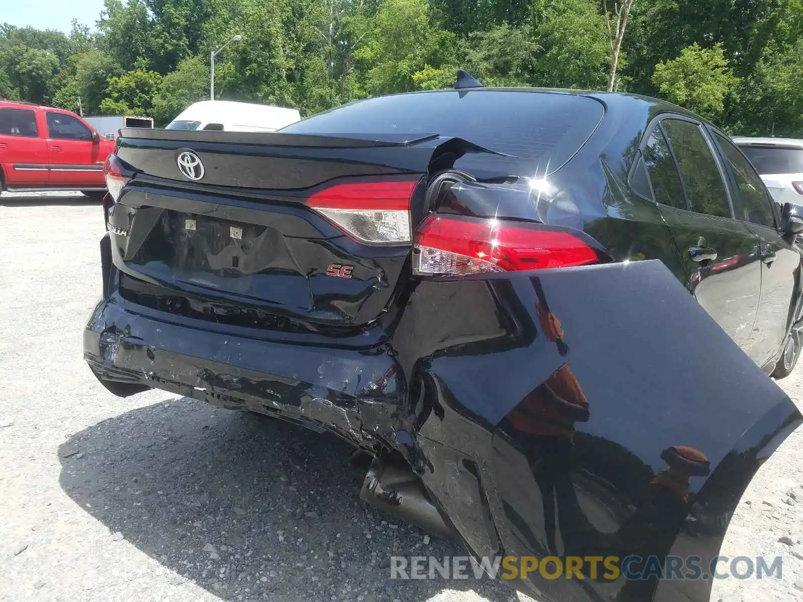 9 Photograph of a damaged car 5YFS4RCE2LP016574 TOYOTA COROLLA 2020