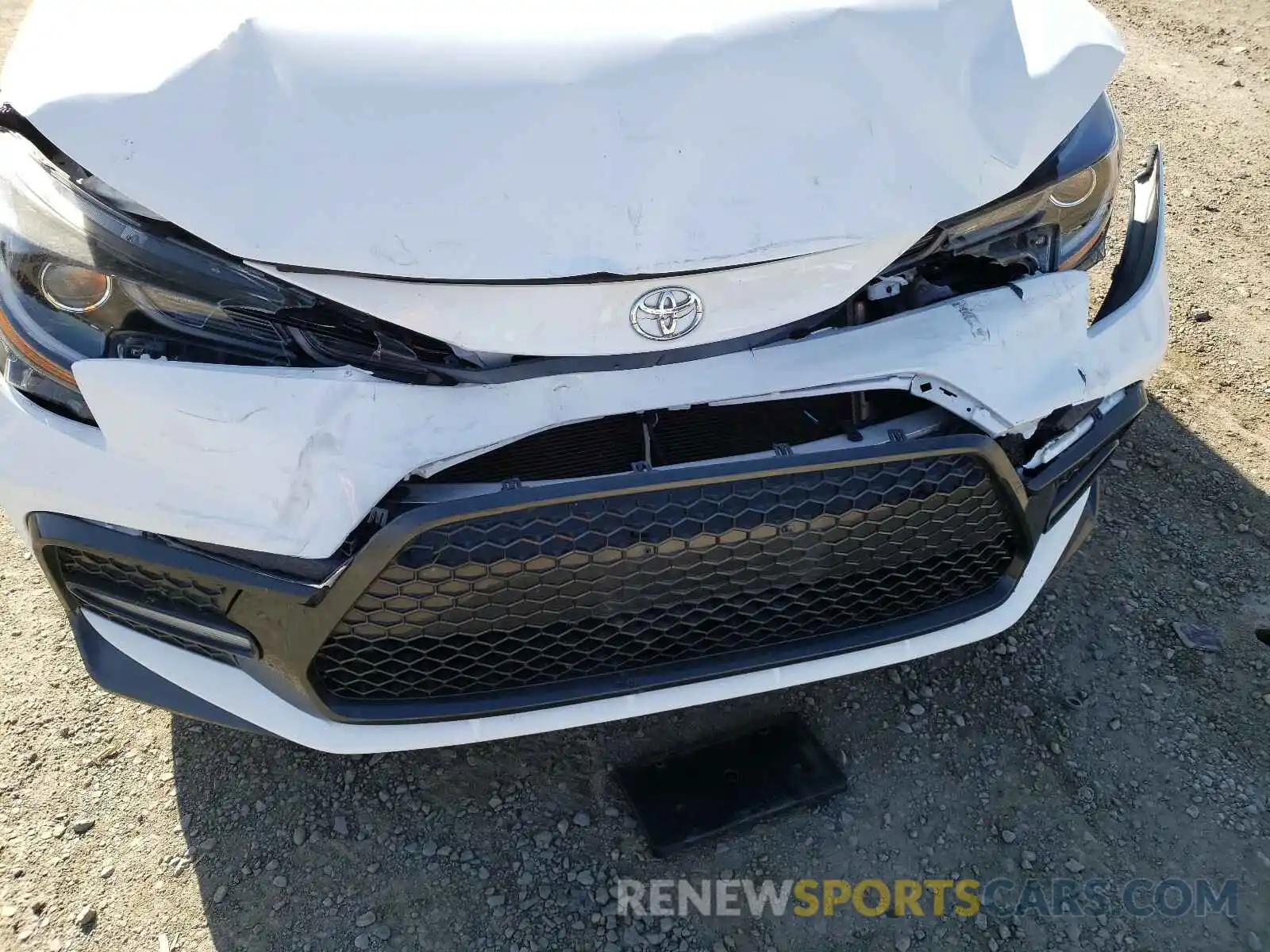 9 Photograph of a damaged car 5YFS4RCE2LP021046 TOYOTA COROLLA 2020