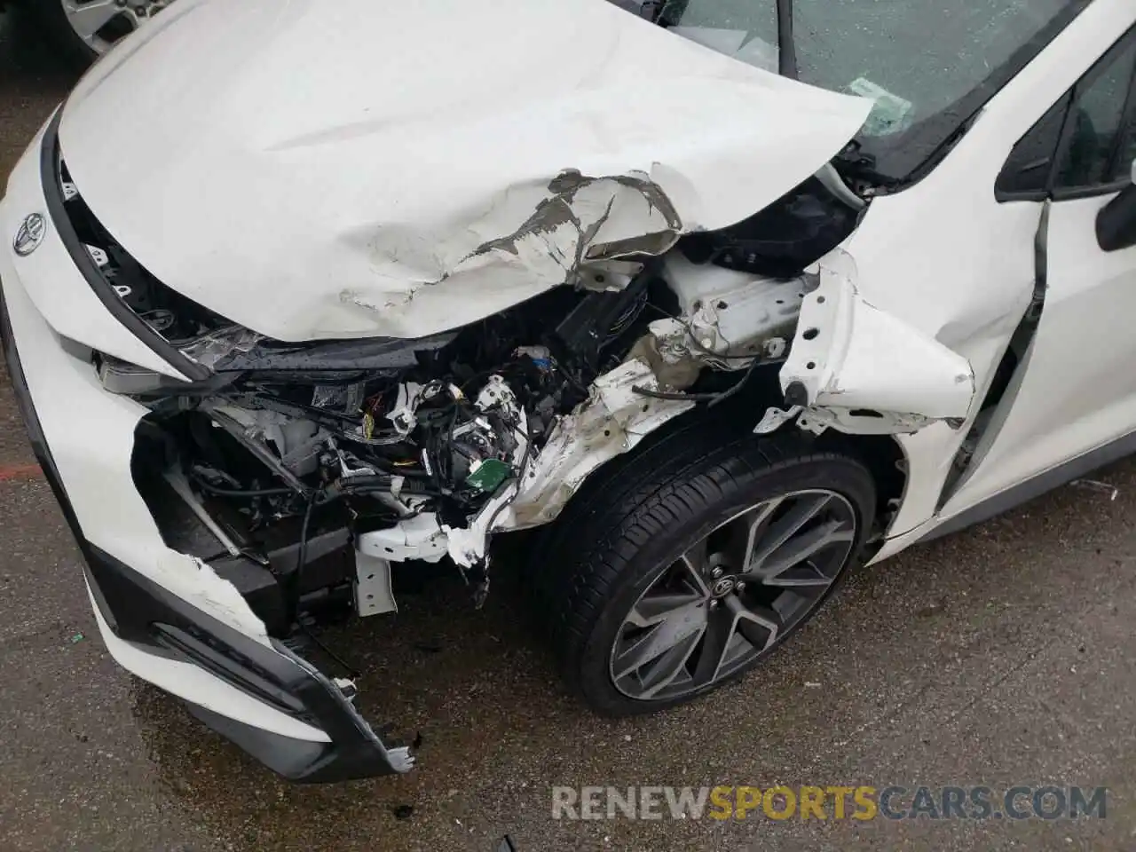 9 Photograph of a damaged car 5YFS4RCE2LP022648 TOYOTA COROLLA 2020