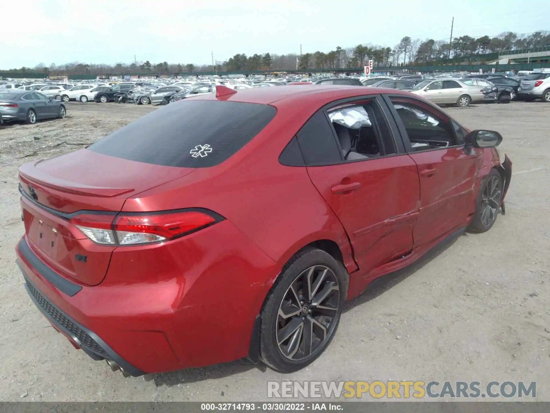 4 Photograph of a damaged car 5YFS4RCE2LP022875 TOYOTA COROLLA 2020