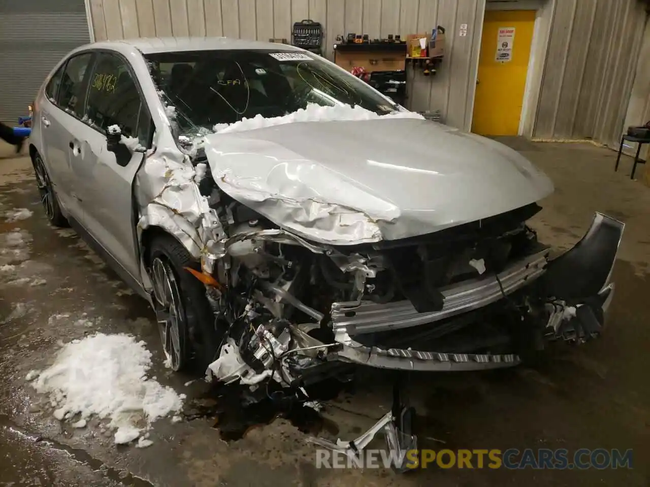 1 Photograph of a damaged car 5YFS4RCE2LP022925 TOYOTA COROLLA 2020