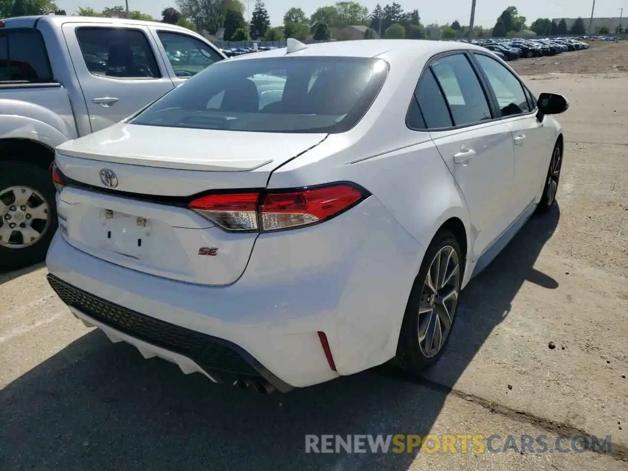 4 Photograph of a damaged car 5YFS4RCE2LP026652 TOYOTA COROLLA 2020