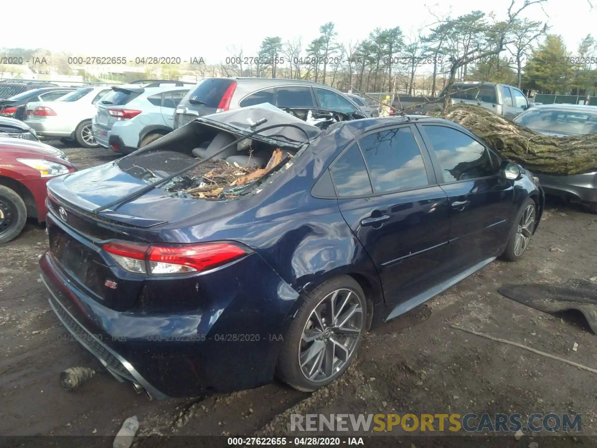 4 Photograph of a damaged car 5YFS4RCE2LP026876 TOYOTA COROLLA 2020