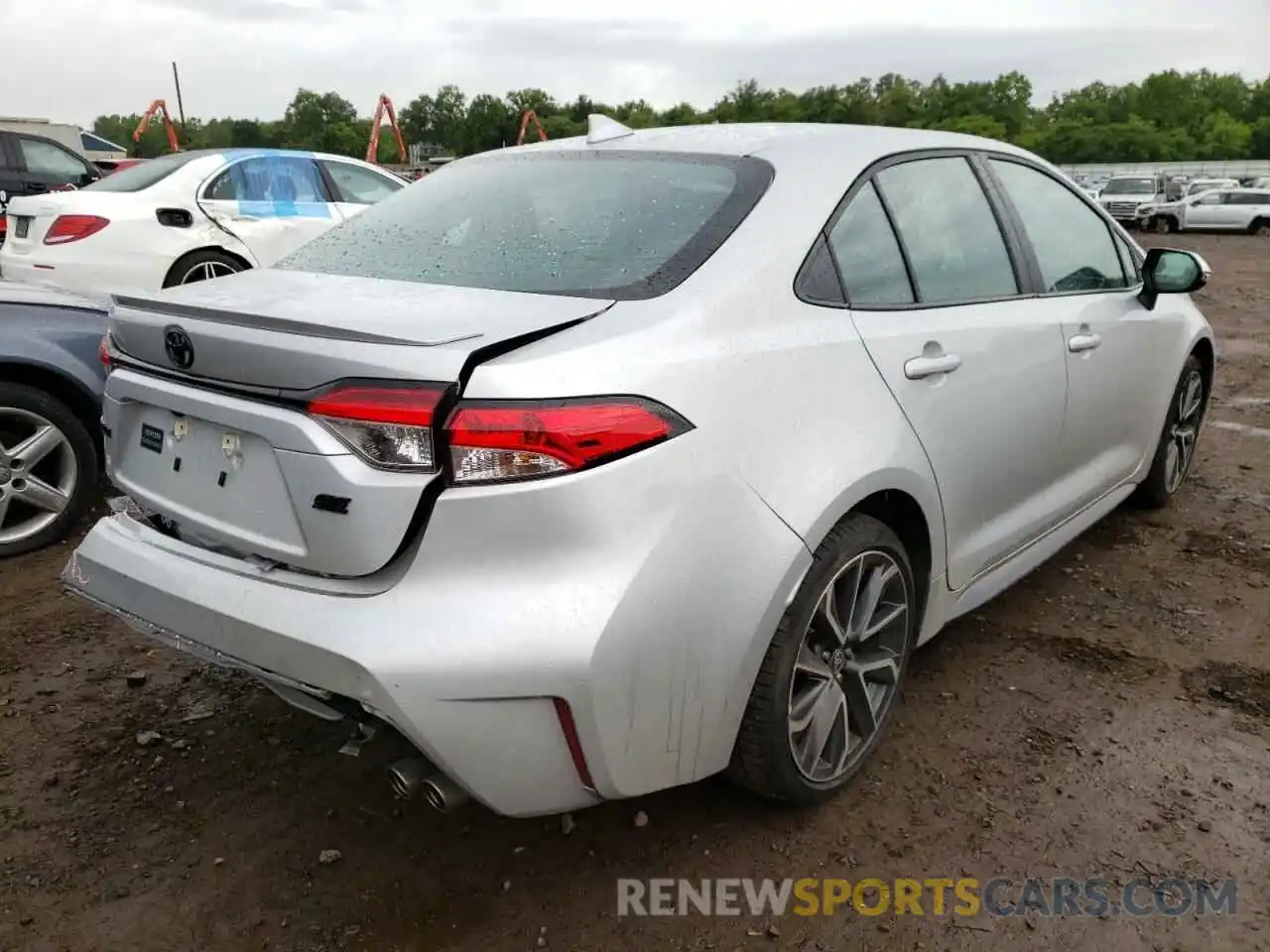 4 Photograph of a damaged car 5YFS4RCE2LP026991 TOYOTA COROLLA 2020