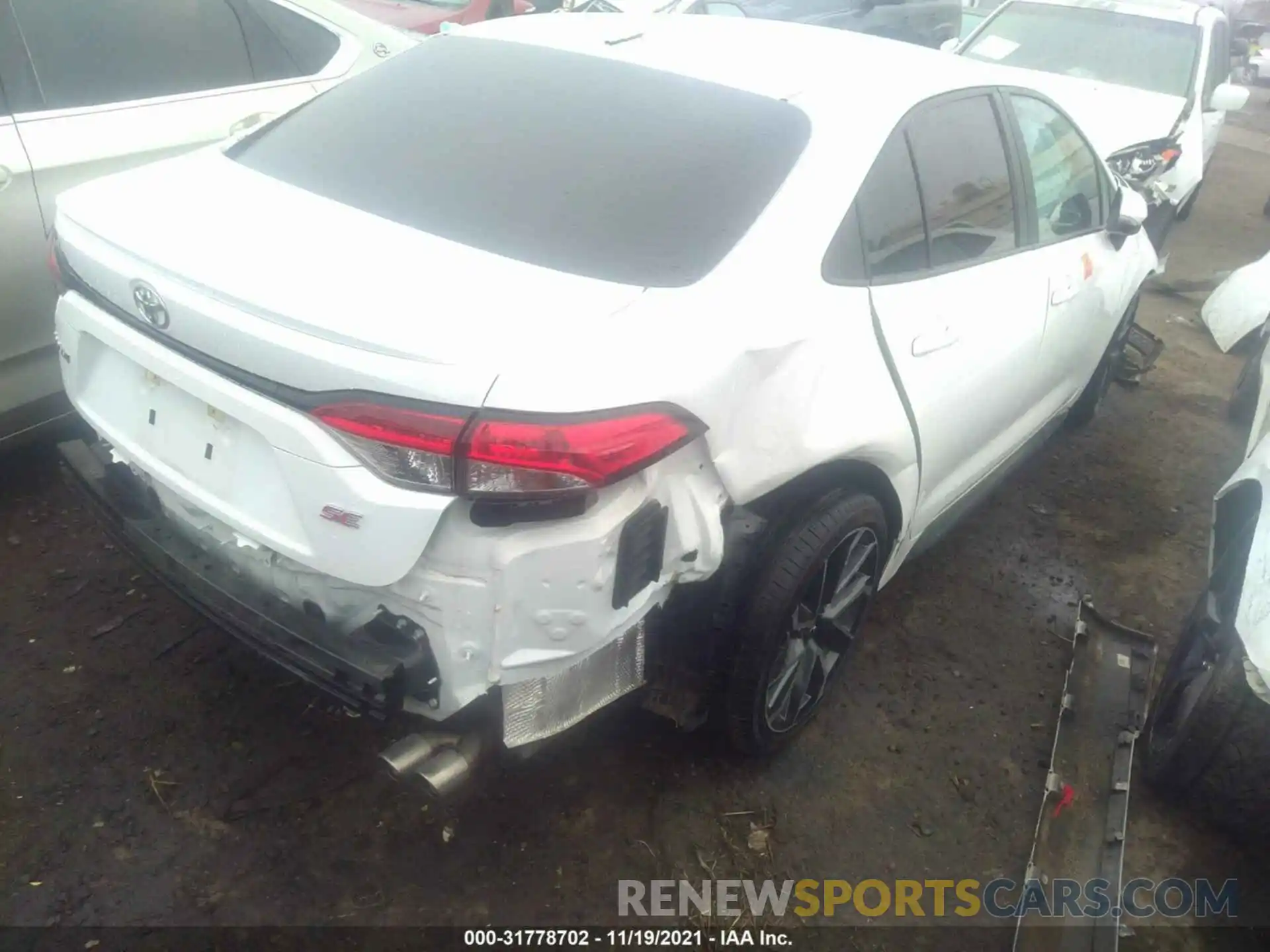 4 Photograph of a damaged car 5YFS4RCE2LP028899 TOYOTA COROLLA 2020