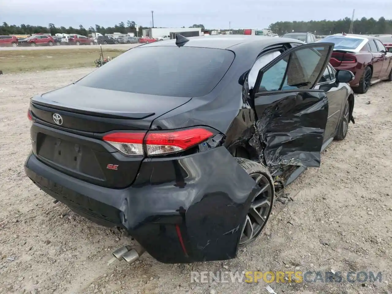 4 Photograph of a damaged car 5YFS4RCE2LP030314 TOYOTA COROLLA 2020