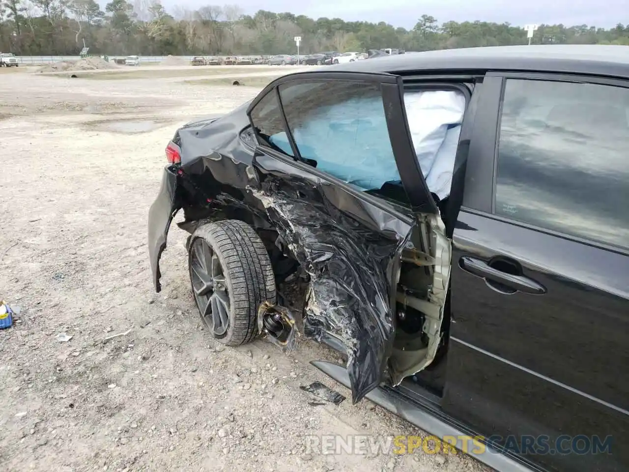 9 Photograph of a damaged car 5YFS4RCE2LP030314 TOYOTA COROLLA 2020