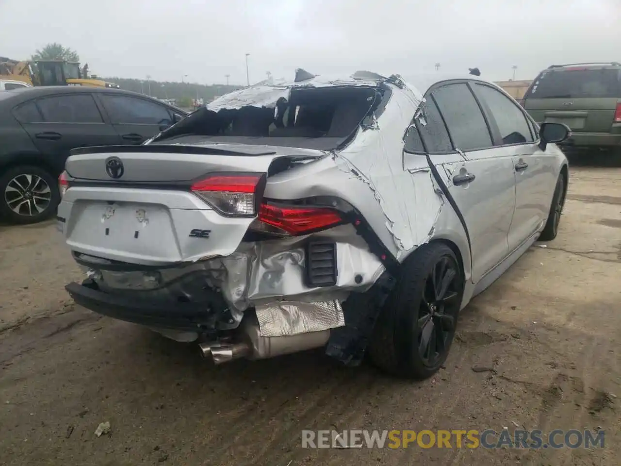 4 Photograph of a damaged car 5YFS4RCE2LP032063 TOYOTA COROLLA 2020