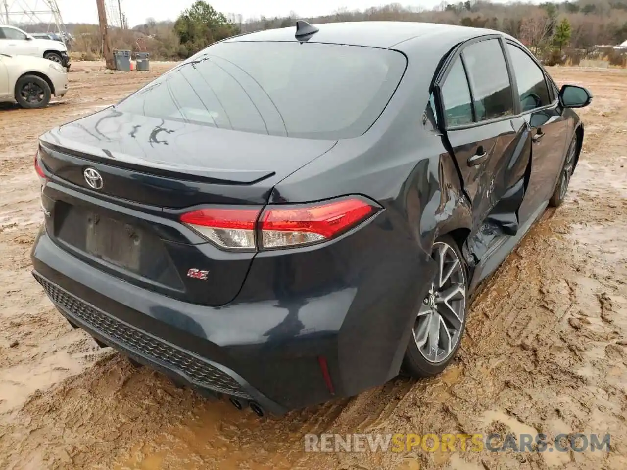 4 Photograph of a damaged car 5YFS4RCE2LP033035 TOYOTA COROLLA 2020