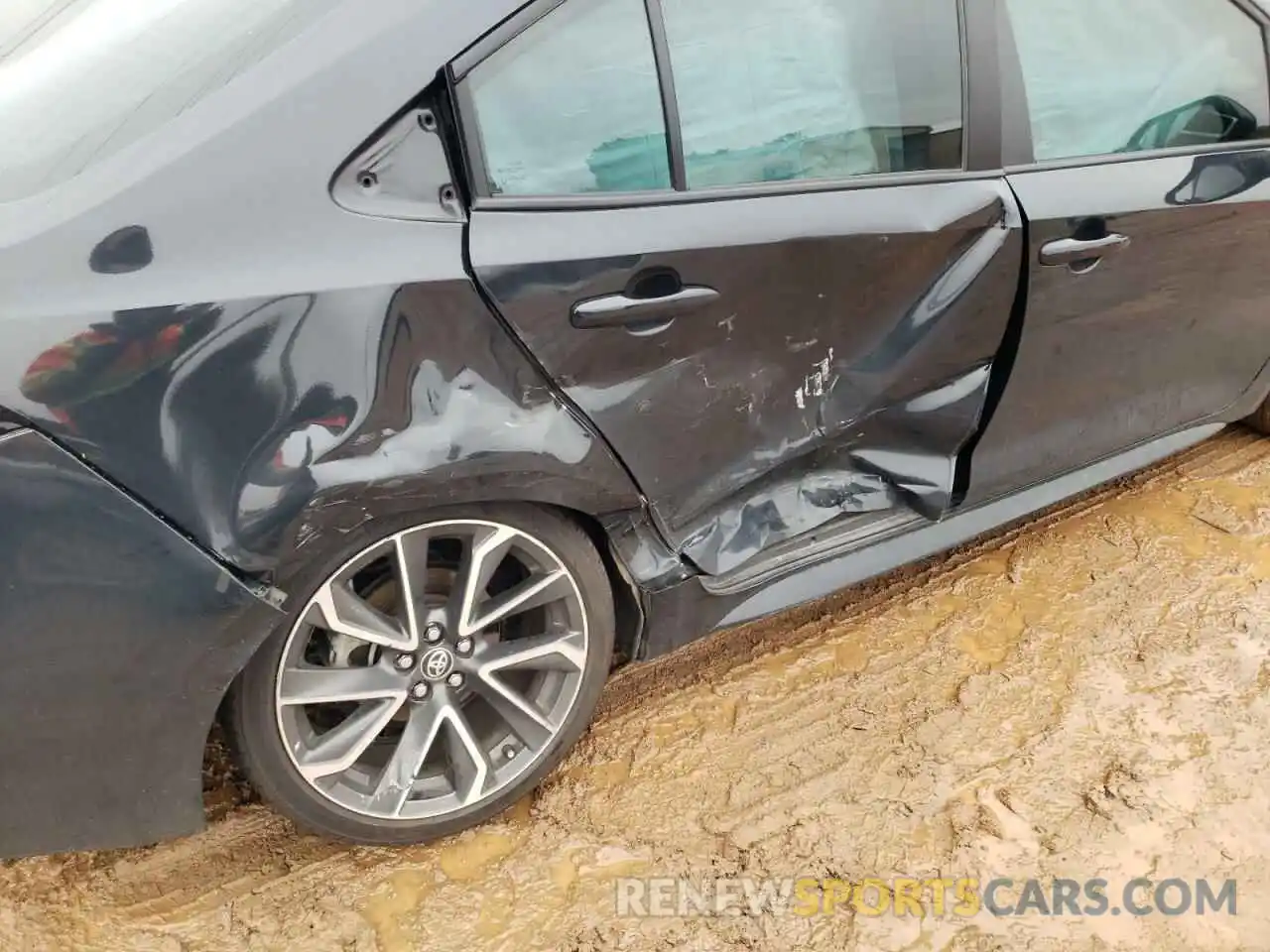 9 Photograph of a damaged car 5YFS4RCE2LP033035 TOYOTA COROLLA 2020