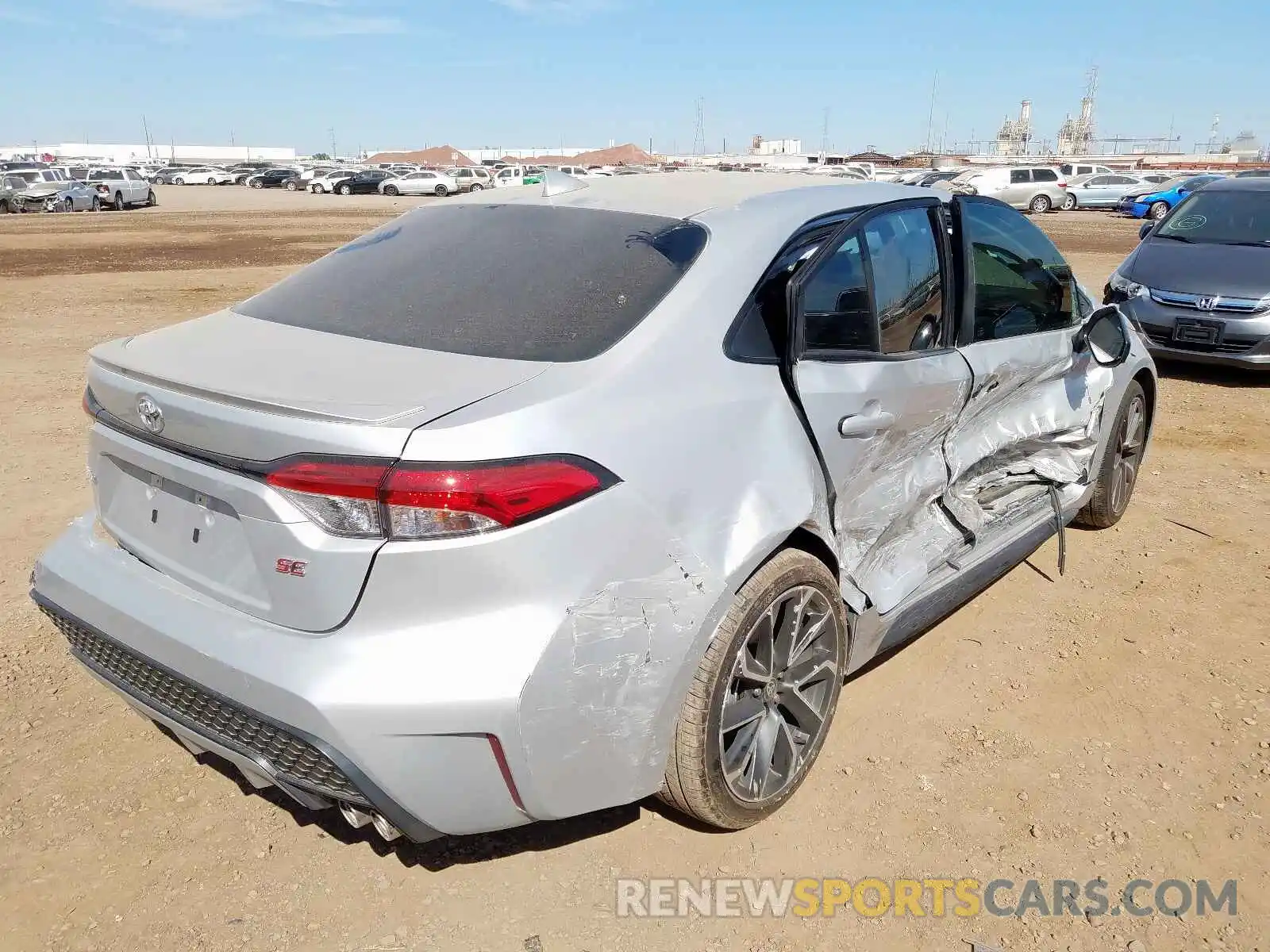 4 Photograph of a damaged car 5YFS4RCE2LP033942 TOYOTA COROLLA 2020