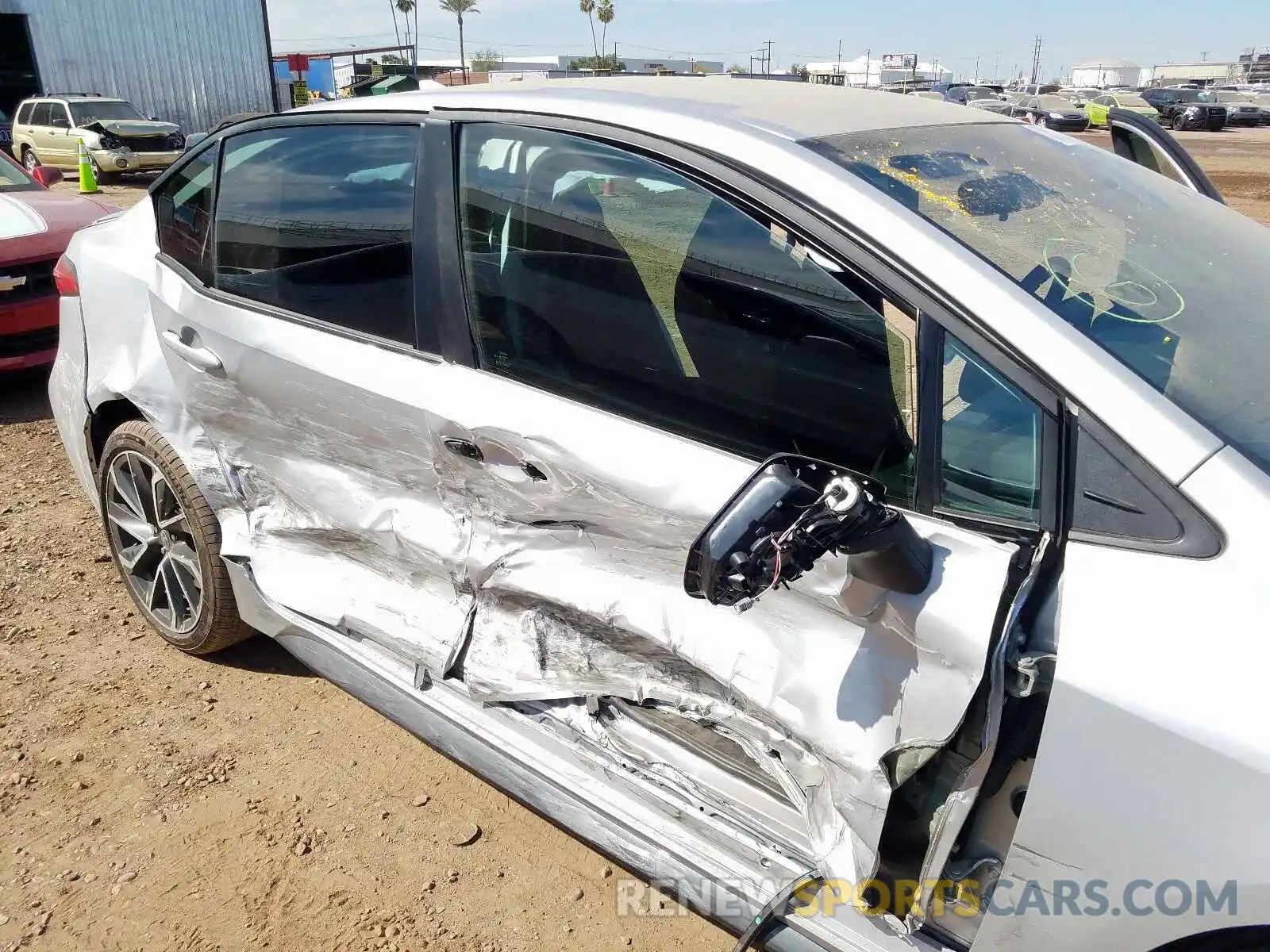 9 Photograph of a damaged car 5YFS4RCE2LP033942 TOYOTA COROLLA 2020