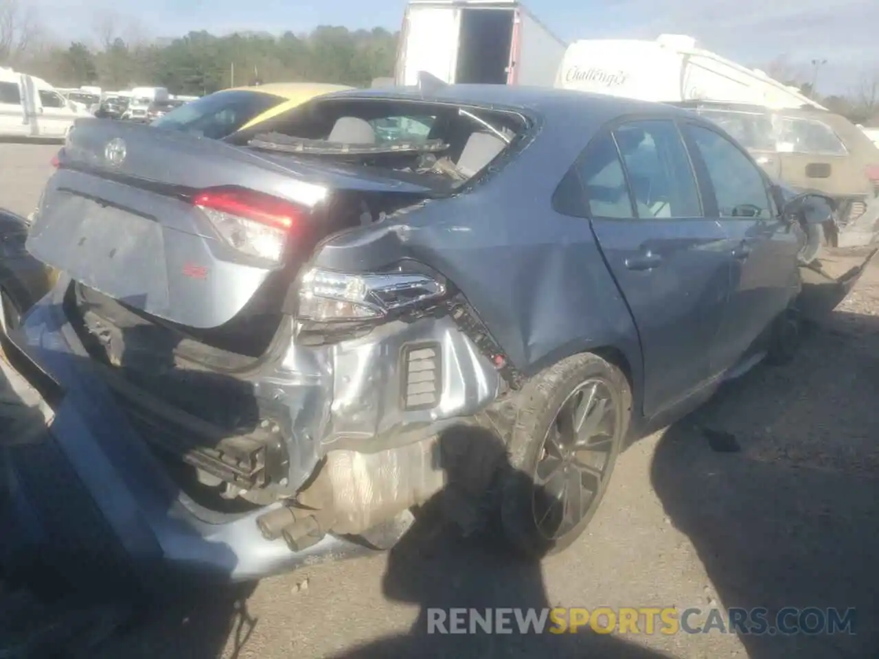 4 Photograph of a damaged car 5YFS4RCE2LP035240 TOYOTA COROLLA 2020