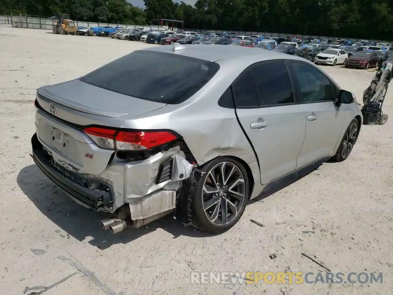 4 Photograph of a damaged car 5YFS4RCE2LP035335 TOYOTA COROLLA 2020