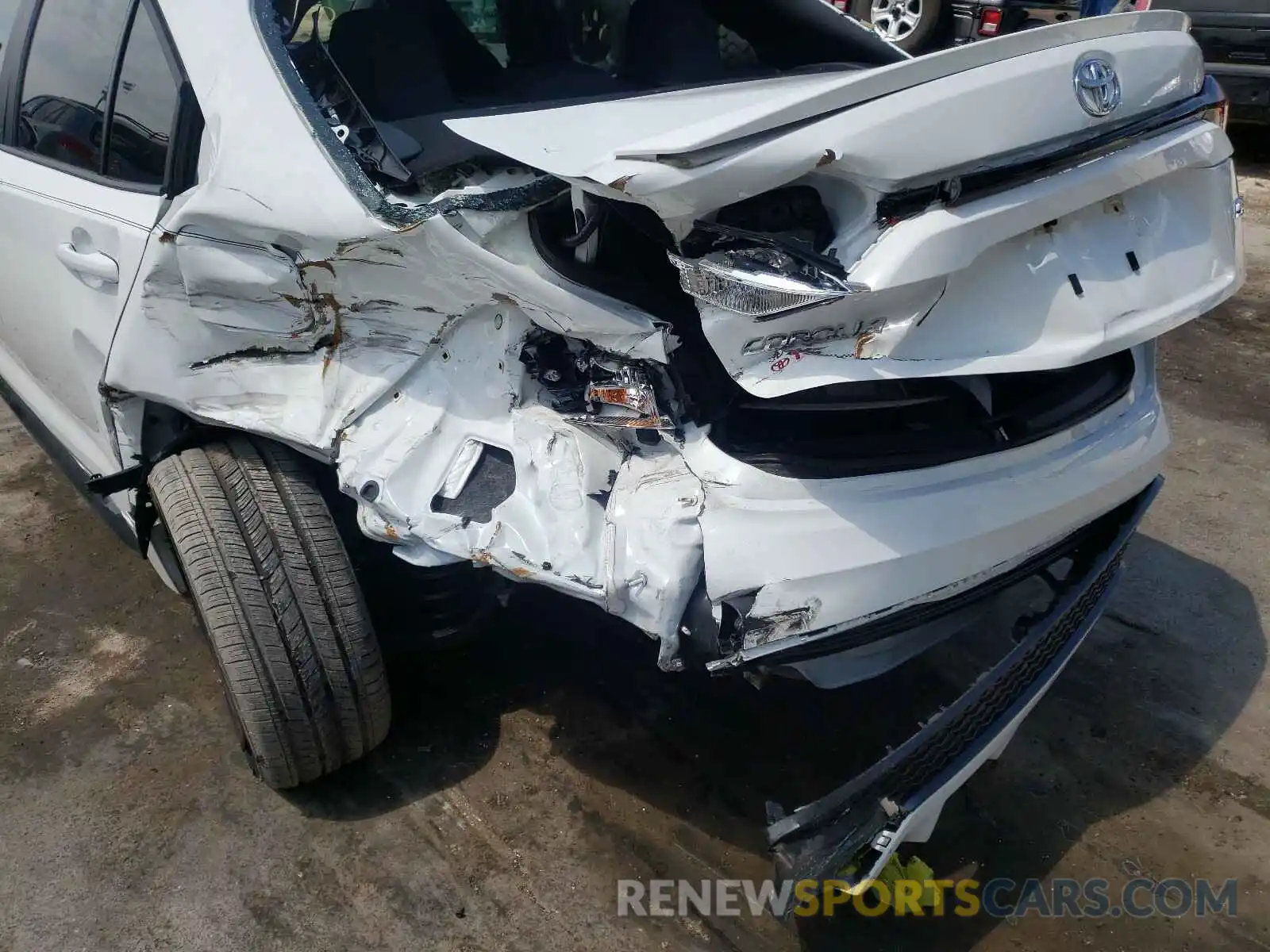 9 Photograph of a damaged car 5YFS4RCE2LP036131 TOYOTA COROLLA 2020