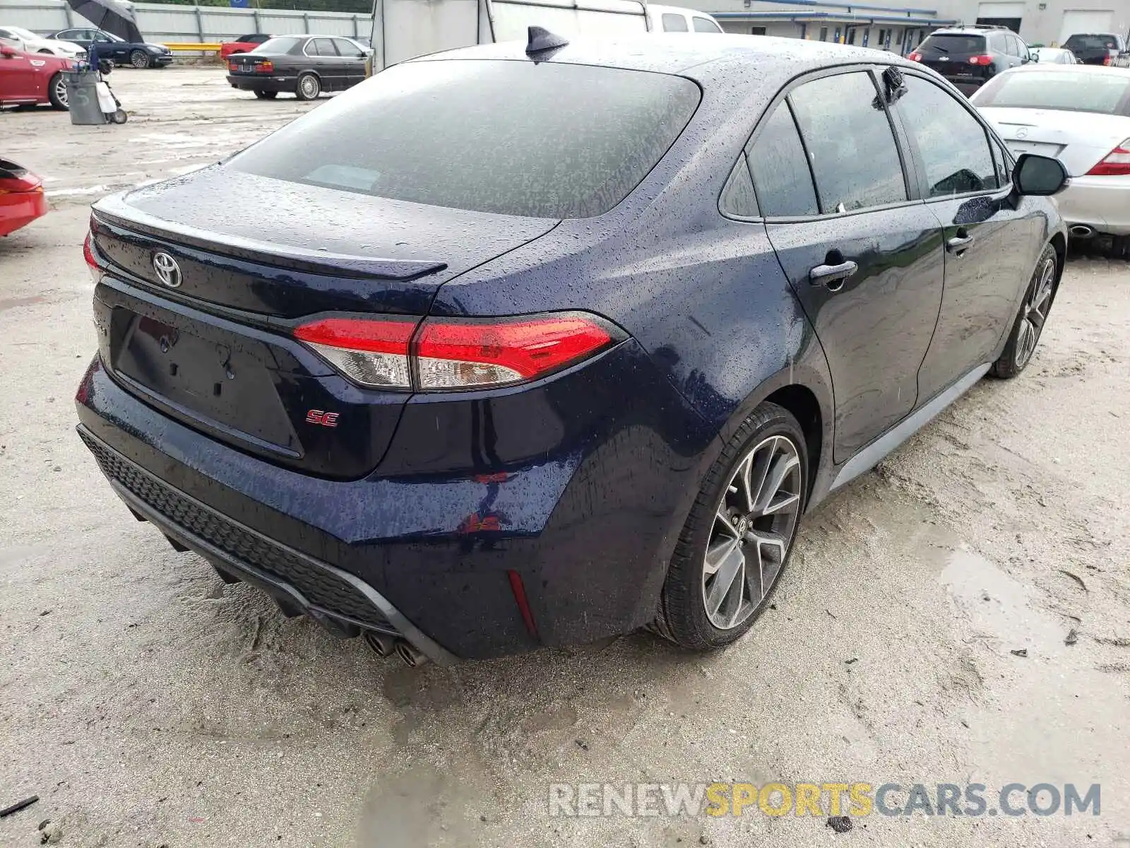 4 Photograph of a damaged car 5YFS4RCE2LP038557 TOYOTA COROLLA 2020