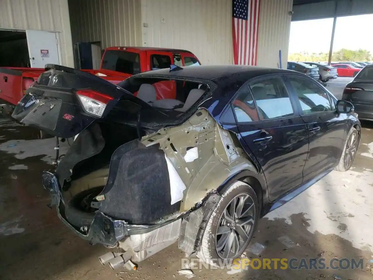 4 Photograph of a damaged car 5YFS4RCE2LP038946 TOYOTA COROLLA 2020