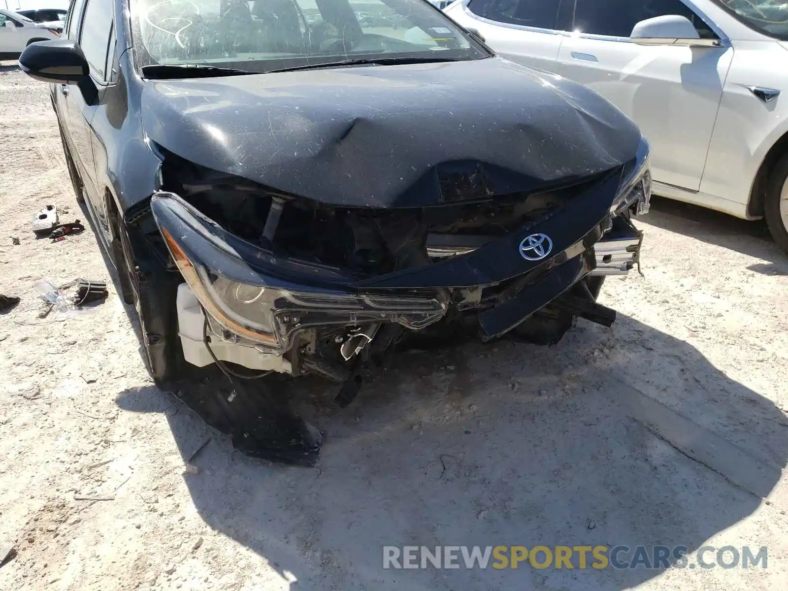 9 Photograph of a damaged car 5YFS4RCE2LP039367 TOYOTA COROLLA 2020