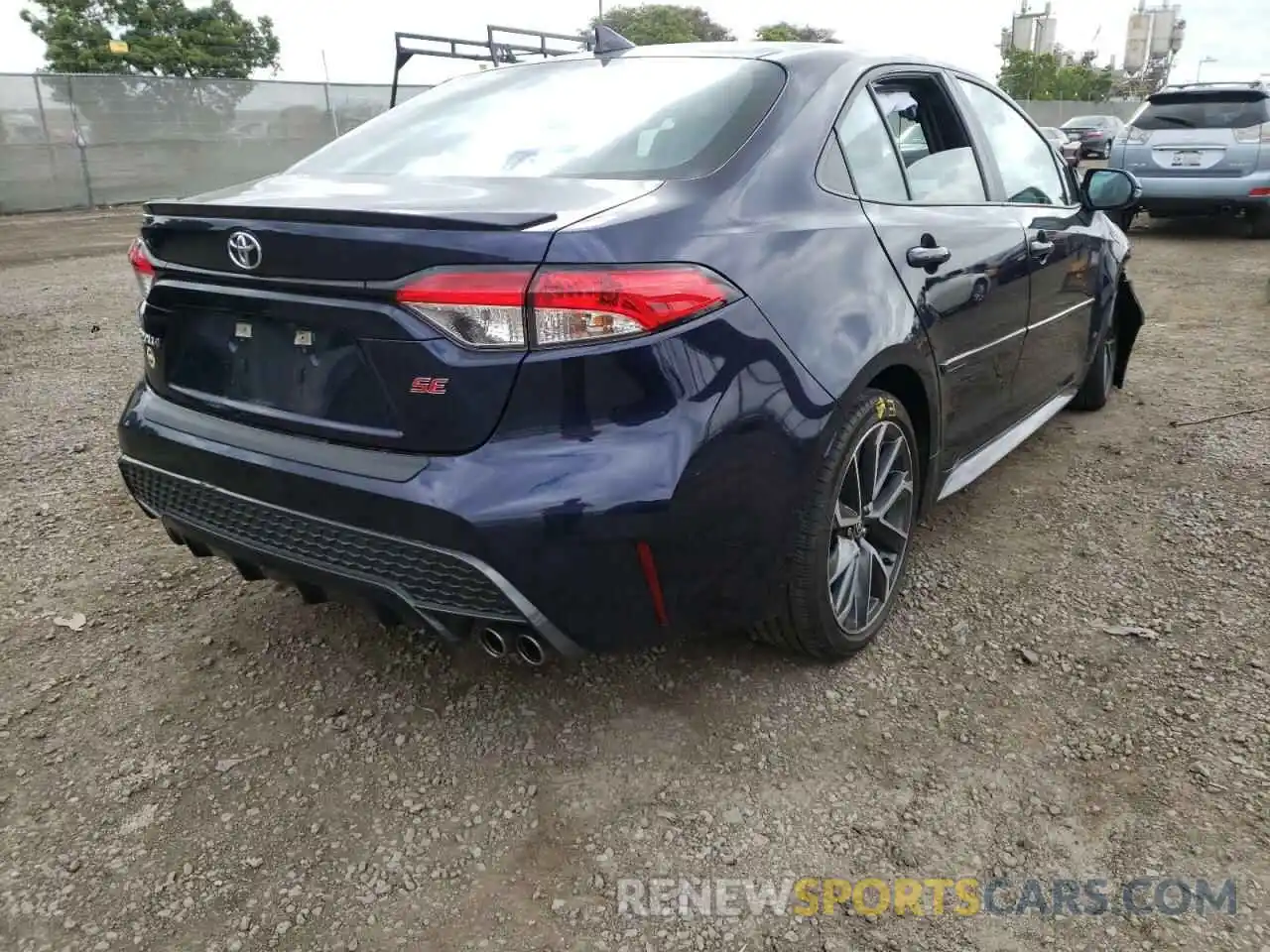 4 Photograph of a damaged car 5YFS4RCE2LP041040 TOYOTA COROLLA 2020