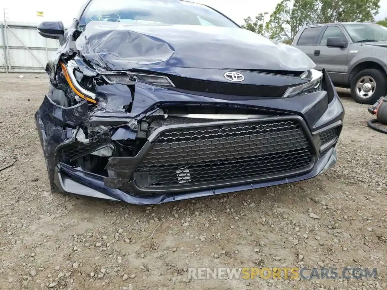 9 Photograph of a damaged car 5YFS4RCE2LP041040 TOYOTA COROLLA 2020