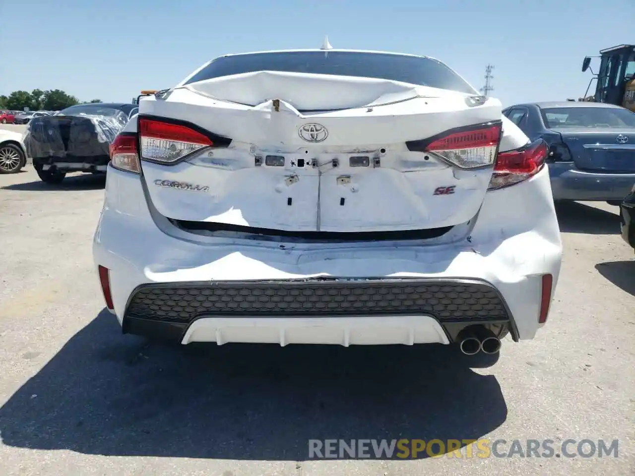 9 Photograph of a damaged car 5YFS4RCE2LP041930 TOYOTA COROLLA 2020