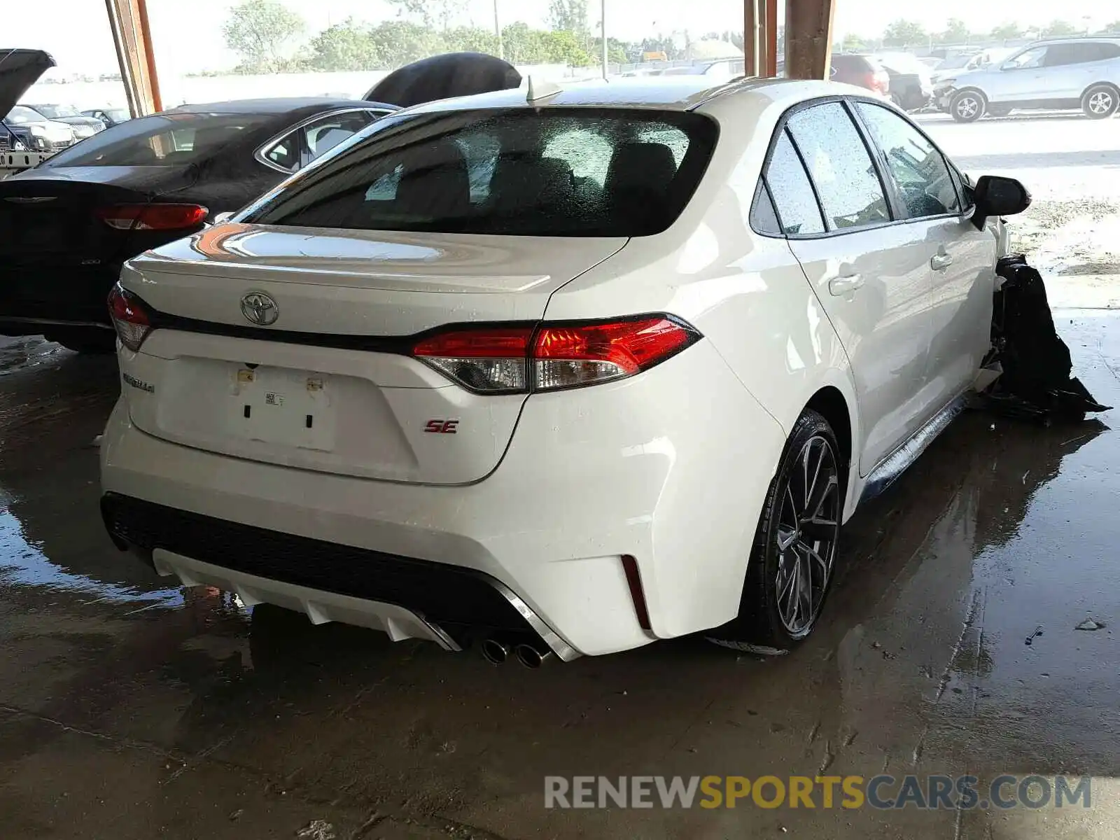 4 Photograph of a damaged car 5YFS4RCE2LP044536 TOYOTA COROLLA 2020