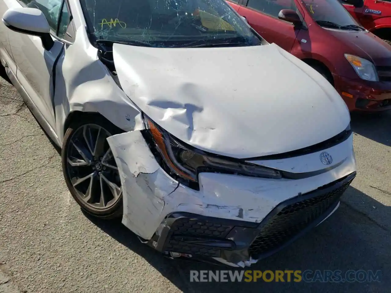 9 Photograph of a damaged car 5YFS4RCE2LP046738 TOYOTA COROLLA 2020