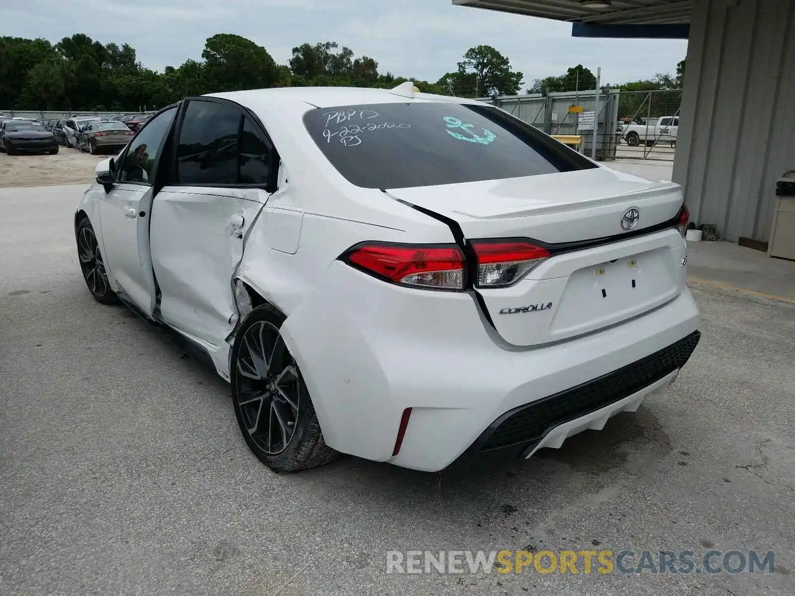 3 Photograph of a damaged car 5YFS4RCE2LP047033 TOYOTA COROLLA 2020