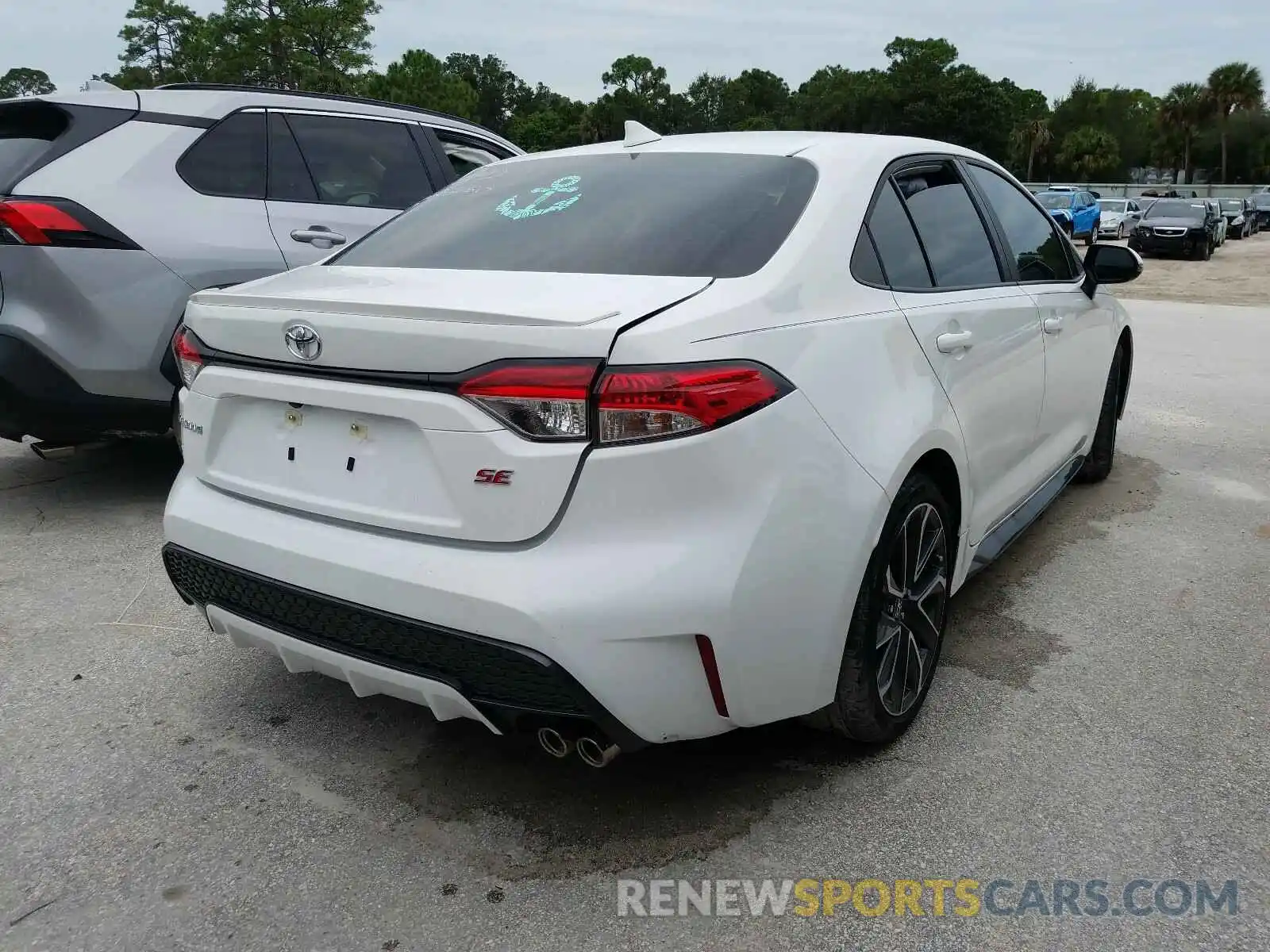 4 Photograph of a damaged car 5YFS4RCE2LP047033 TOYOTA COROLLA 2020