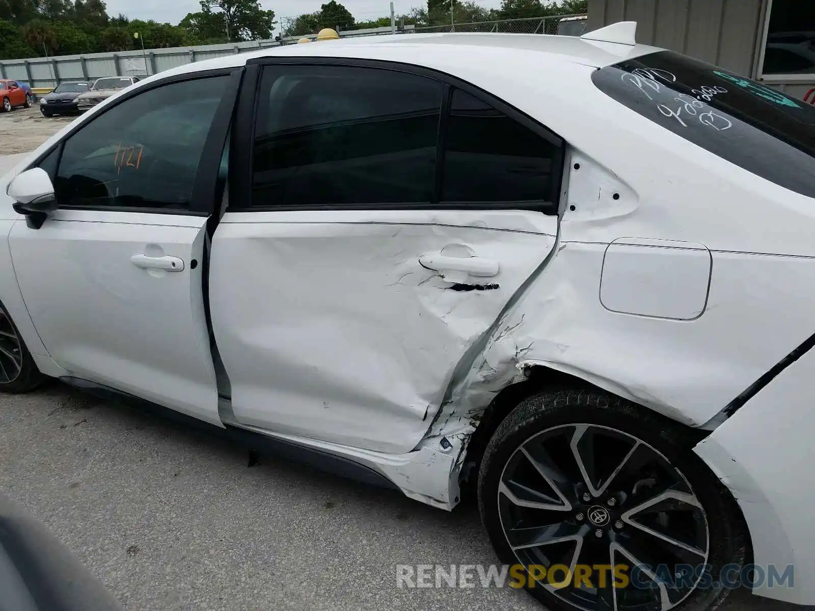 9 Photograph of a damaged car 5YFS4RCE2LP047033 TOYOTA COROLLA 2020